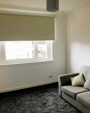 3 bedroom flat to rent - Photo 4