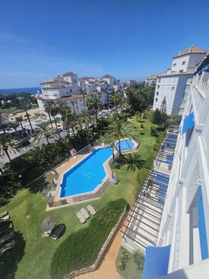 Alquiler de ático en Avenida Playas del Duque - Photo 1