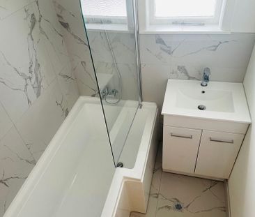 Newly renovated 3BR Home w/ Garden & big basement - Photo 6