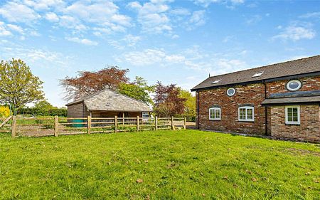 Spacious modern barn conversion, brand new throughout with allocated parking and sun-trap West facing garden - Photo 5