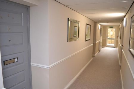 1 bedroom retirement property to rent - Photo 4