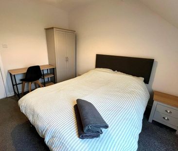 5 bedroom flat to rent - Photo 6