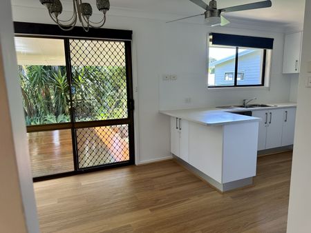 2 Graham Place, Alstonville NSW 2477 - House For Rent | Domain - Photo 3