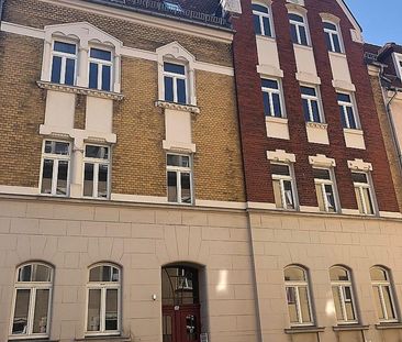 Großzügig geschnittene 2-Zimmer-Wohnung mit Einbauküche - Photo 2