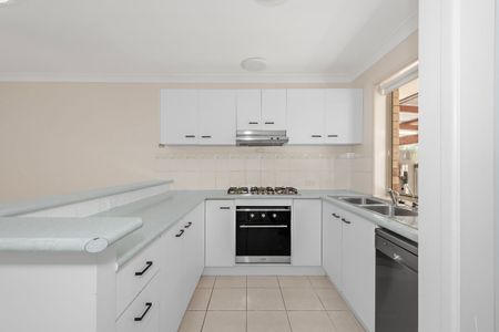 Charming 4 Bedroom Home Backing onto Bushland - Photo 5