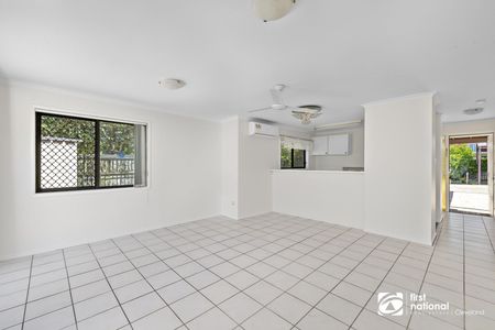 LOVELY TWO BEDROOM LOW SET VILLA IN CENTRAL CAPALABA - WITH LARGE FULLY FENCED COURTYARD - Photo 2