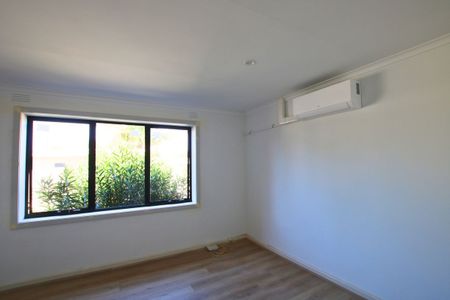 Newly Renovated 2-Bedroom Gem in the Heart of Hawthorn - Photo 2