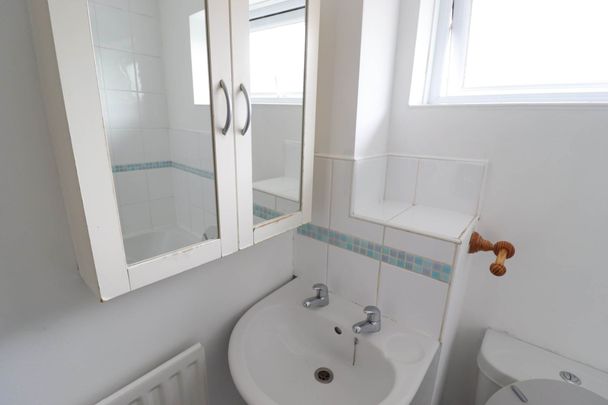 Redhouse Close, High Wycombe - Photo 1