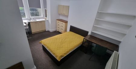 Flat 2, Conference Road, Armley, Leeds, LS12 3DX - Photo 3