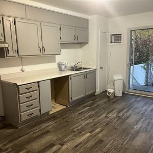 5 1/2 rénové, à 5 mn à pied du métro Fabre, des commerces et grands parcs - Photo 2