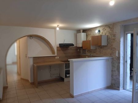 Location - Appartement T3 de 47 m² avec cour privative - Photo 4