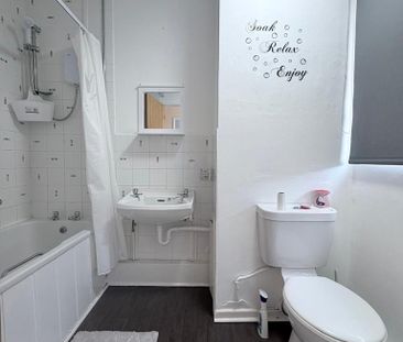 2 bedroom flat to rent - Photo 4