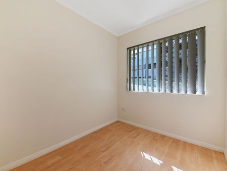 Modern unit in unbeatable location! - Photo 3