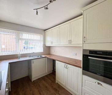 3 bedroom semi-detached house to rent - Photo 4