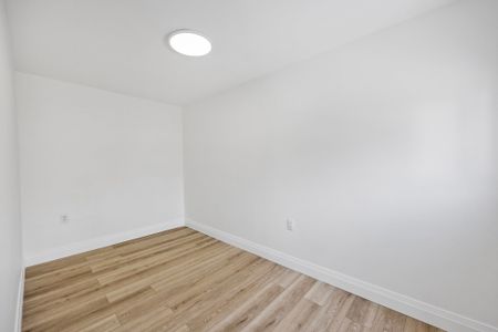 For Lease - 338 Old Mosley Street Unit# Unit 2, Wasaga Beach, Ontario - Photo 5