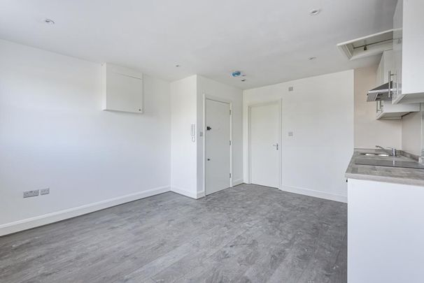 New Cross Road, London SE14 - Photo 1