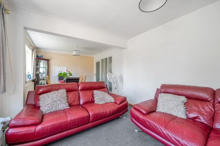 4 bedroom detached house to rent - Photo 3