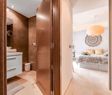 Middle Floor Apartment in Benahavís - Photo 3