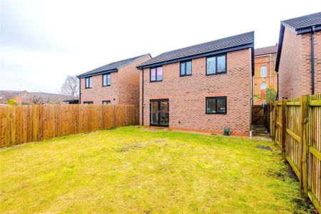 4 bedroom detached house to rent - Photo 5