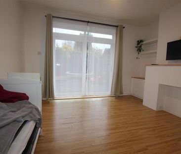 3 bedroom end of terrace house to rent - Photo 2