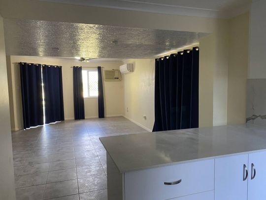 2 Storey Townhouse! Great Location! - Photo 1