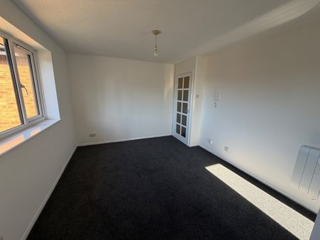 Studio Flat, Armoury Road, SE8 - Photo 4