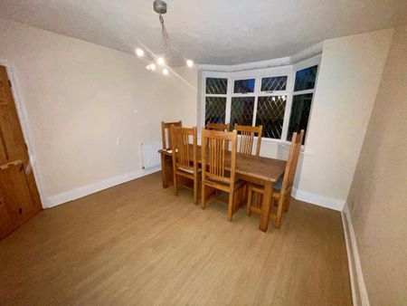 4 bedroom semi-detached house to rent - Photo 2