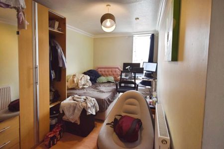 3 bedroom terraced house to rent - Photo 3