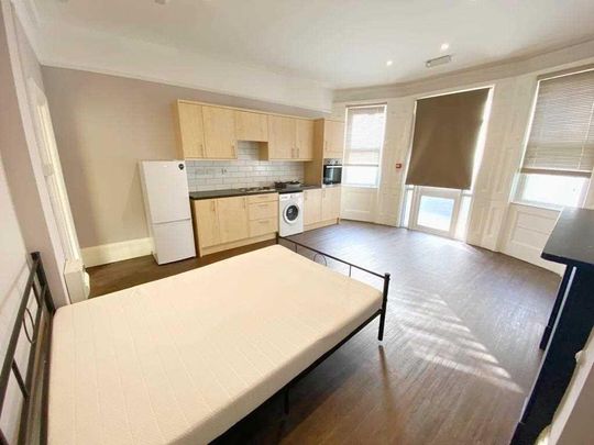 Studio to rent - Photo 1