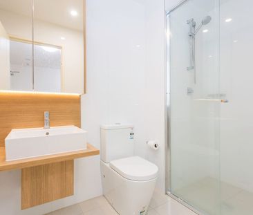 Spacious one-bedroom apartment in Trinity at Washington Park - Photo 2