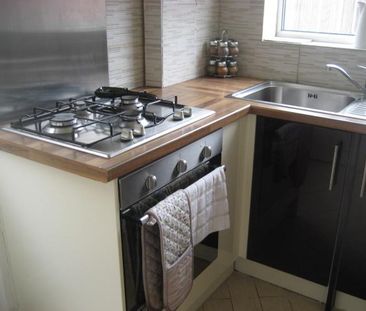 3 bedroom semi-detached house to rent - Photo 6