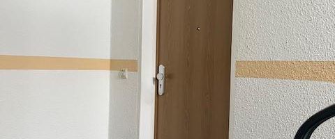 Gutgeschnittene 3 Zimmerwohnung mit Balkon und Blick ins Grüne! - Photo 1