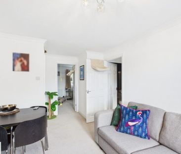 Burdock Close, Lightwater, Surrey, GU18 - Photo 2