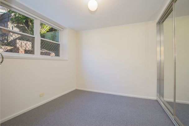 New Renovated 3 Bedroom, only 2.5kms to Merewether Beach! - Photo 1
