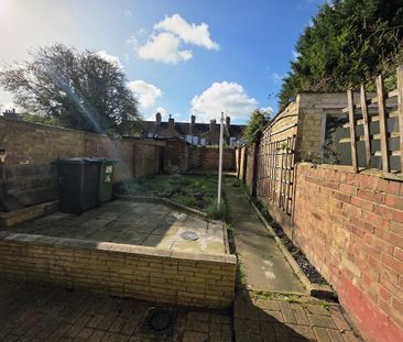 3 bedroom end of terrace house to rent - Photo 6