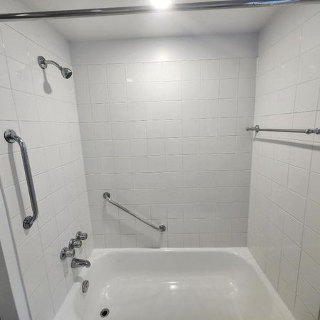 3 1/2 SEMI-MEUBLÉ 1er NOVEMBRE - Photo 3