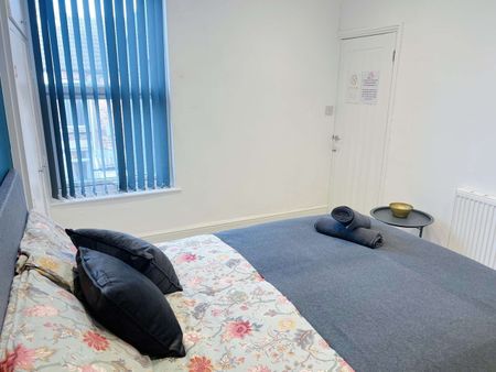 Room in a Shared House, Newcombe Street, L6 - Photo 4