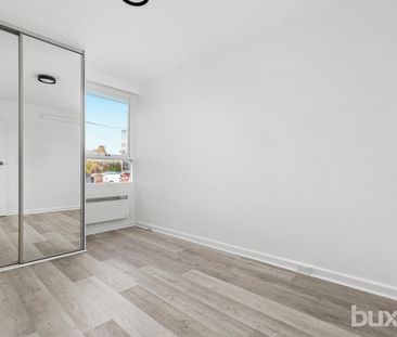 Oversized 1 bedroom! - Photo 2