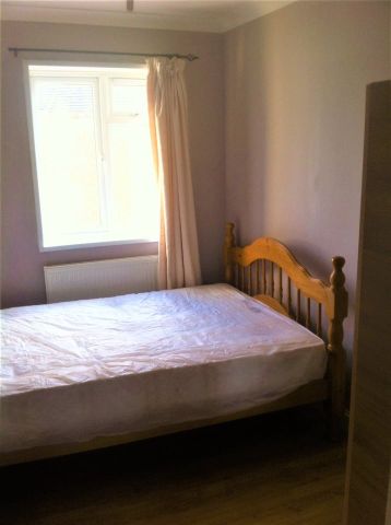 Room in a Shared House, Nelson Gardens, TW3 - Photo 5