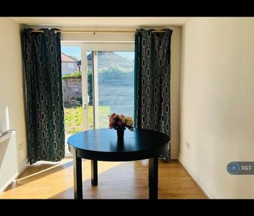 4 bedroom semi-detached house to rent - Photo 4