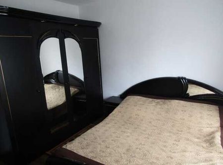 Apartament cu 3 camere, 75 mp, decomandat, zona Kaufland - Photo 3