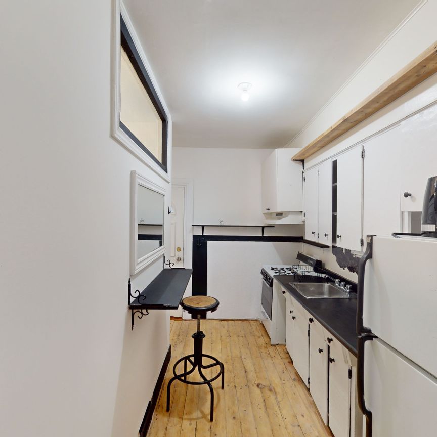 For Lease - 39 Humbert Street Unit# Apt 1, Toronto, Ontario - Photo 1
