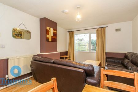 4 bed Semi-Detached House for Rent - Photo 2