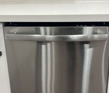 For Lease - 23 Irwin Avenue, Aurora, Ontario - Photo 2