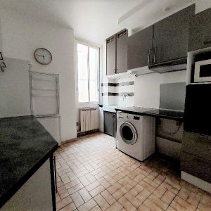 Appartement 3 pièces 56m2 MARSEILLE 2EME 790 euros - Photo 2