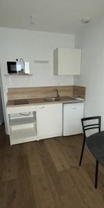 Location Appartement 2 pièces 27m² SABLE SUR SARTHE 72300 - Photo 3