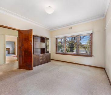 Spacious & Comfortable Family Home for Lease in Ballarat North - Photo 2