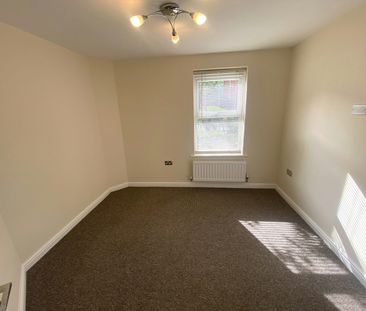Flat to rent on - Photo 1