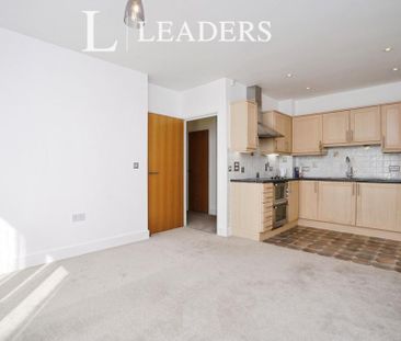 2 bedroom flat to rent - Photo 2