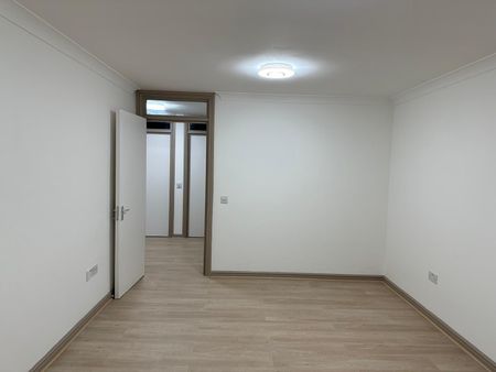 Old Kenton Lane, London - Photo 3